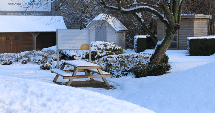 houten tuinmeubels in de winter